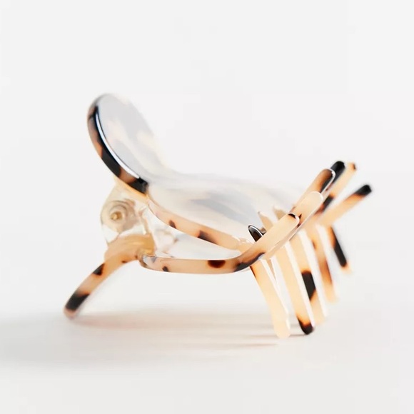 Urban Outfitters Tortoiseshell Hair Clip - Picture 2 of 3